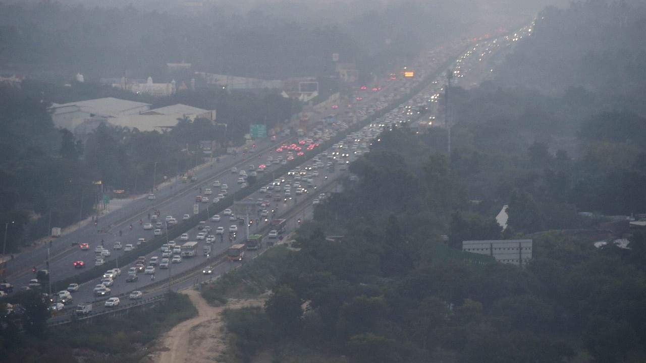 Vehicles ply on road amid low visibility due to a thick layer of smog, in New Delhi. Credit: PTI Photo