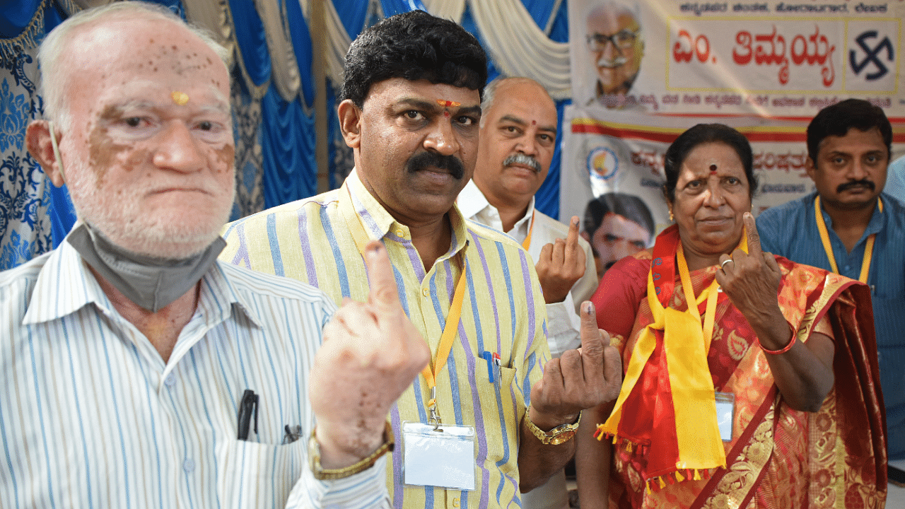 People who voted during the Kannada Sahitya Parishat election. Credit: DH Photo