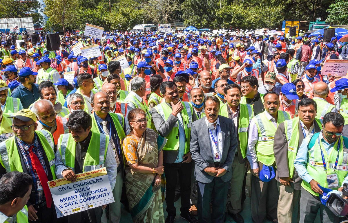 The Association of Consulting Civil Engineers (India) (ACCE), Bangalore centre, organised a walkathon to Freedom Park on Thursday. Credit: DH Photo