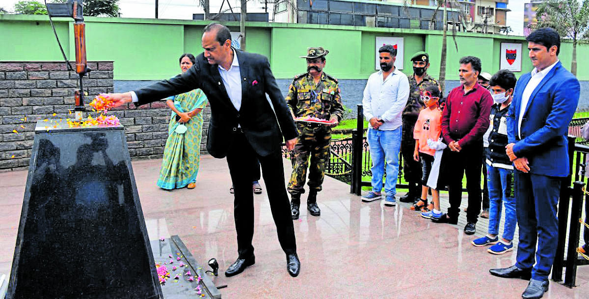 K C Belliappa, the grandson of General Thimayya, pays floral tributes to the war memorial in Madikeri.