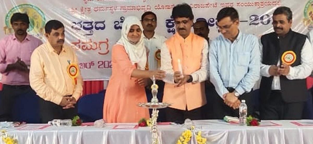 District agriculture department deputy director Shabana Sheikh inaugurates Paddy Kshetrotsava on the premises of the Agricultural and Horticultural Research Centre near Gonikoppa on Tuesday.