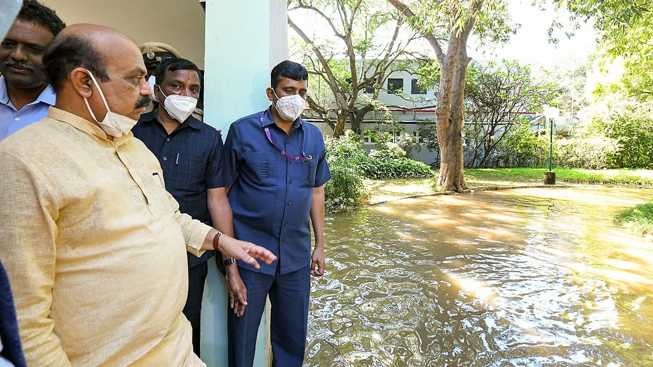 CM Basavaraj Bommai visits the Jawaharlal Nehru Centre for Advanced Scientific Research, which was flooded due to the recent spate of rains. Credit: PTI File Photo