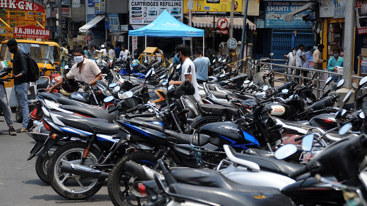 The total two-wheelers sales stood at 2,57,863 units last month, against 3,11,519 units in November 2020. Credit: DH File Photo