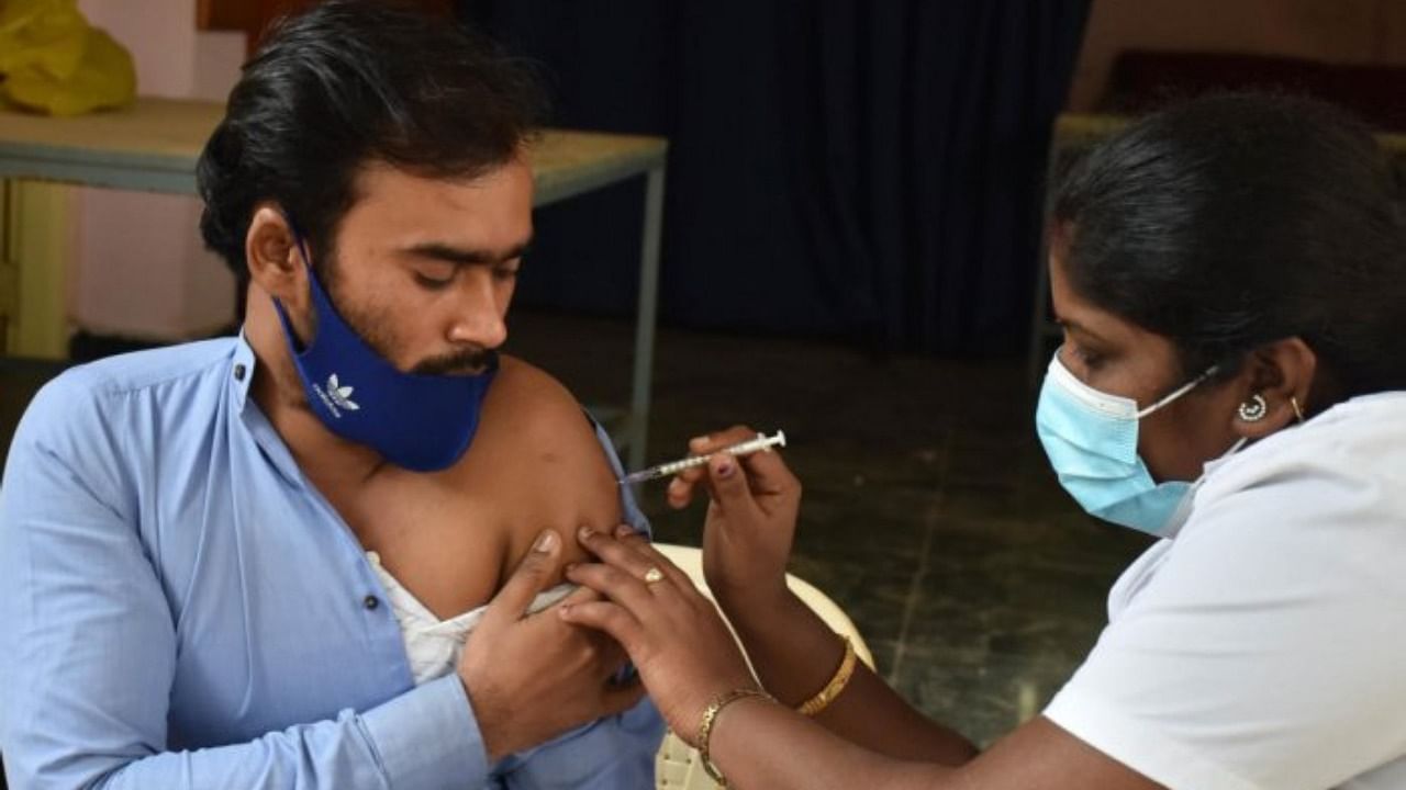 A medic administers Covid vaccine at Sanjaynagar on Wednesday. Credit: DH Photo/B K Janardhan