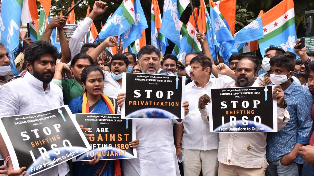 KPCC President D K Shivakumar and NSUI members staging a protest against the shifting of Indian Human Space flight project from Karnataka to Gujarat, in front of ISRO headquarters in Bengaluru on Wednesday. Credit: DH Photo