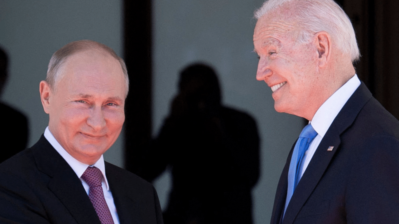 Russian President Vladimir Putin (L) shakes hands with US President Joe Biden. Credit: AFP File Photo