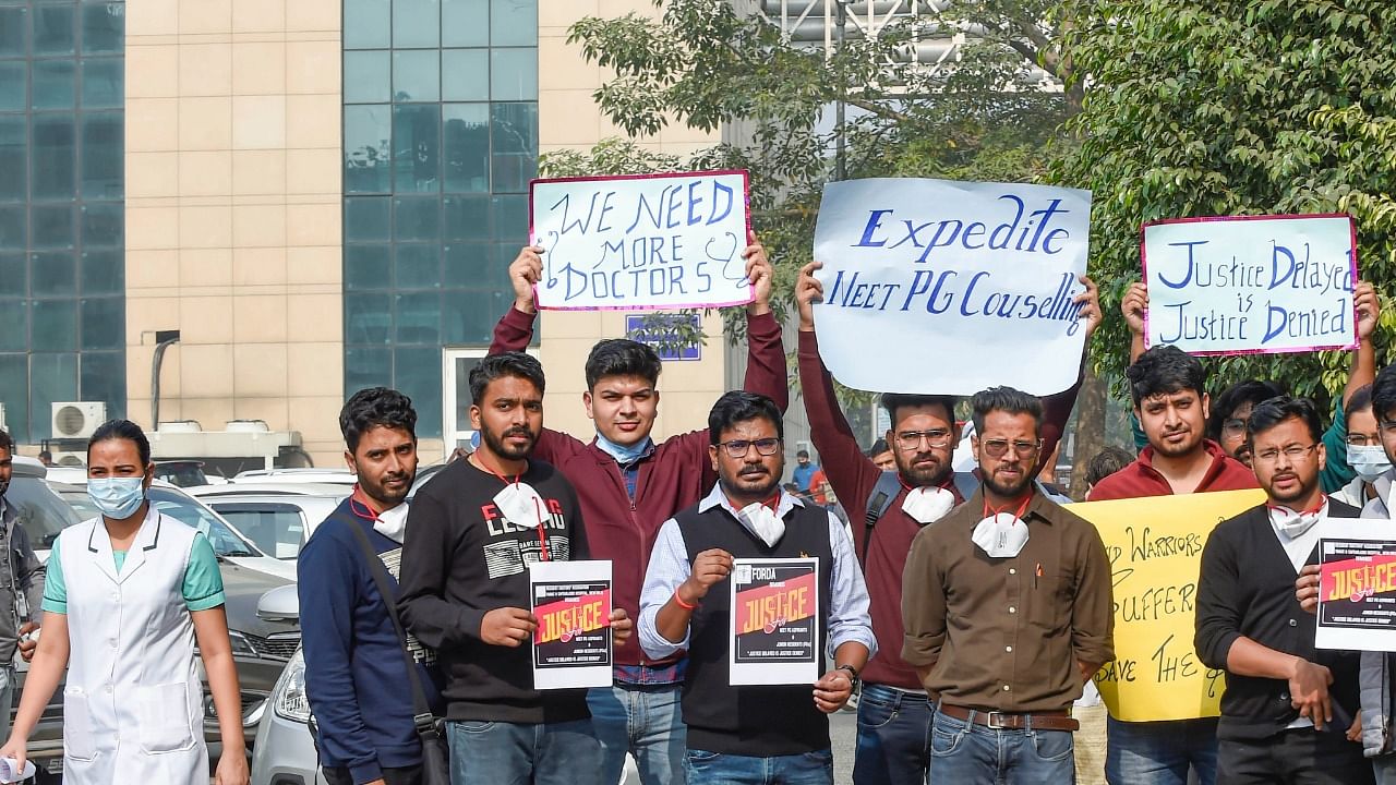 Resident doctors of Safdarjung Hospital stage a protest. Credit: PTI Photo