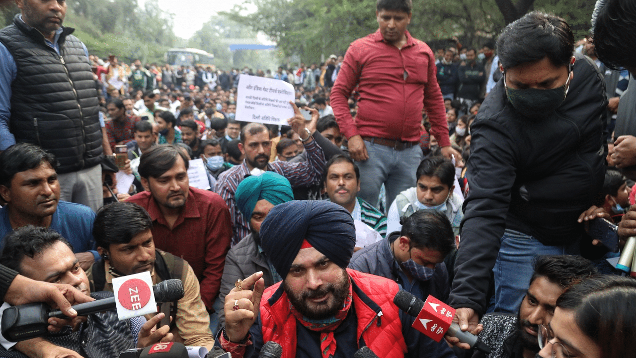 Punjab Congress president Navjot Singh Sidhu talk to media as he join guest teacher protest near Delhi CM Arvind Kejriwal residence in New Delhi. Credit: IANS Photo