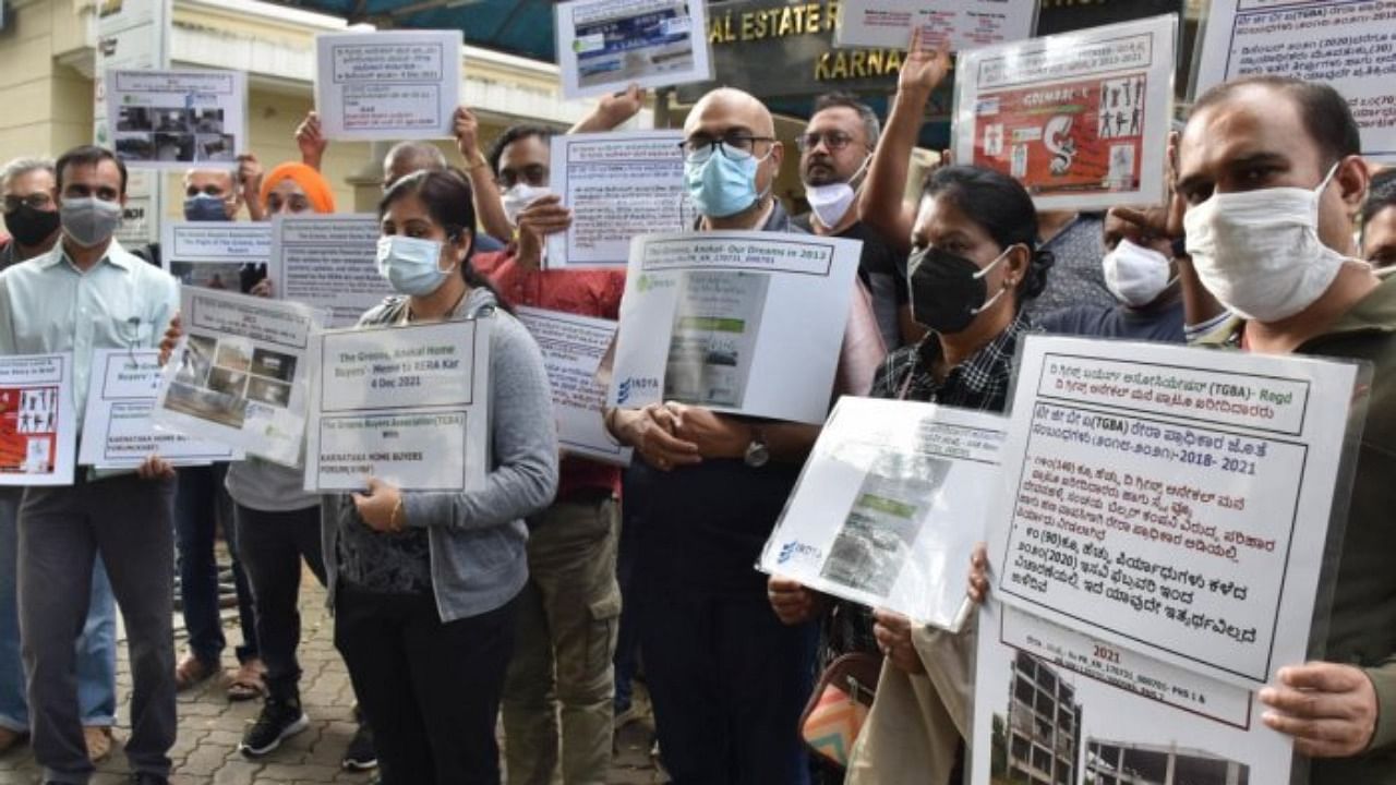 The Greens Buyers Association and buyers of The Greens Anekal Home protest in front of Real Estate Regulatory Authority (RERA) in Bengaluru on Saturday. Credit: DH Photo