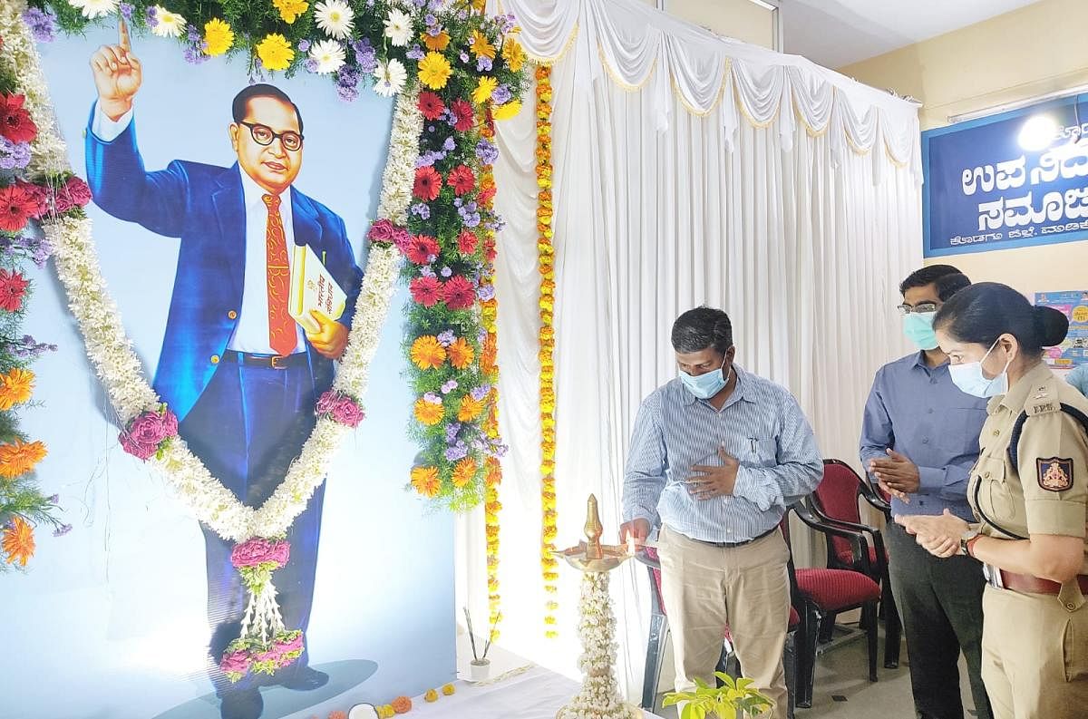 Deputy Commissioner Dr B C Sateesha pays tribute to Dr B R Ambedkar on the occasion of Ambedkar Parinirvana Day in Madikeri. DH Photo