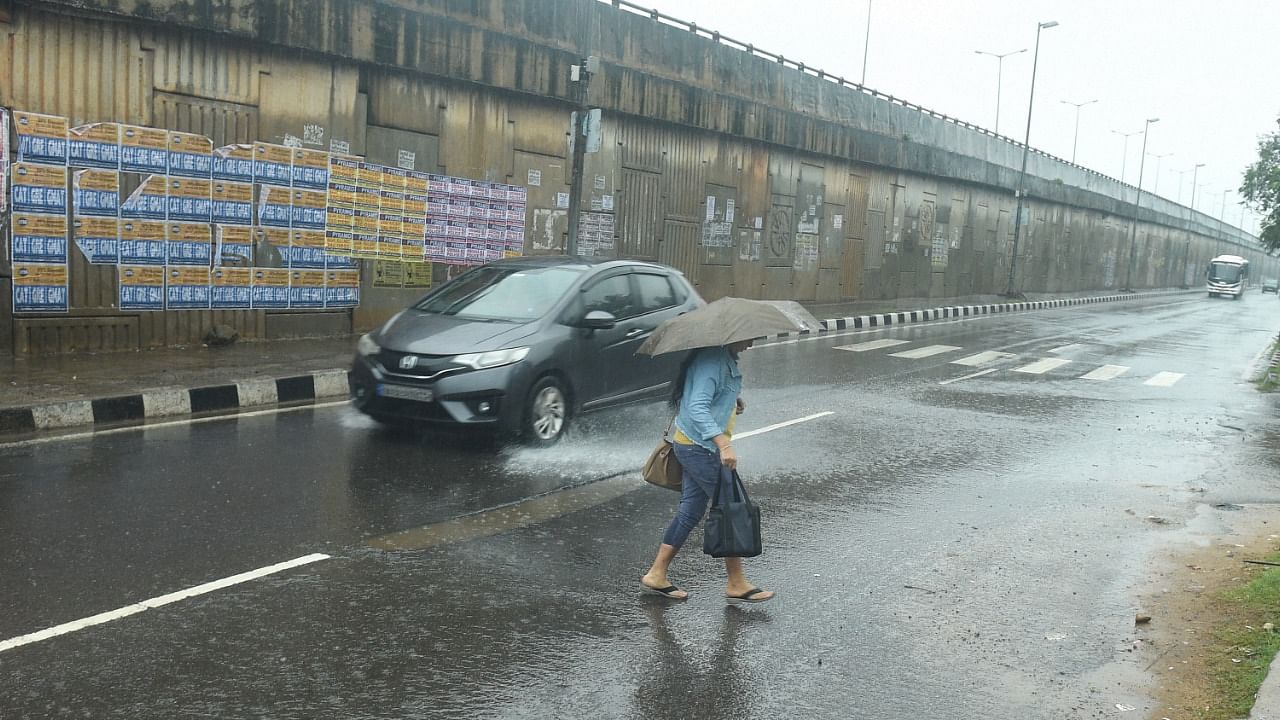 National Highway-5 wears almost deserted look amid incessant rains owing to Cyclone Jawad, in Bhubaneswar, Odisha, Sunday. Credit: PTI Photo