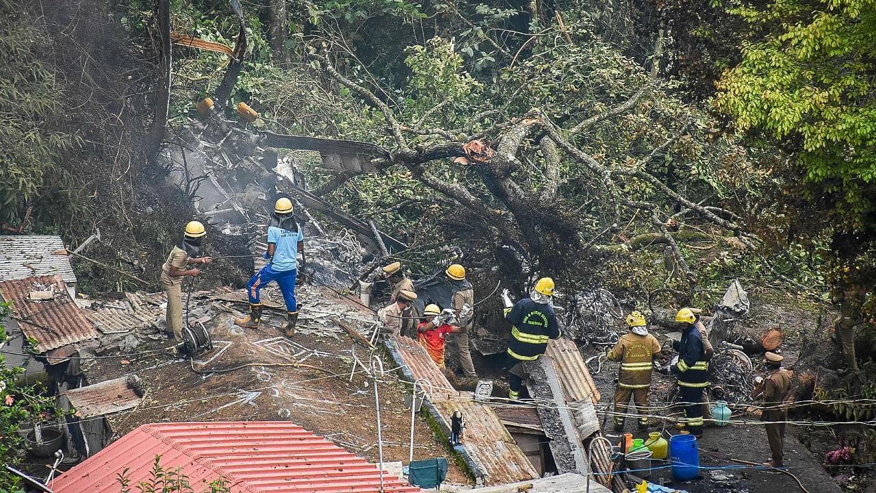 Firemen undertake rescue operation next to the debris of an IAF Mi-17V5 helicopter crash site in Coonoor, Tamil Nadu. Credit: AFP Photo