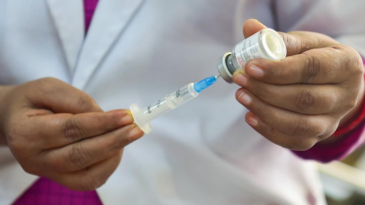 The Bruhat Bengaluru Mahanagara Palike said strict orders had already been issued to government health centres not to administer doses outside official channels. Credit: PTI File Photo