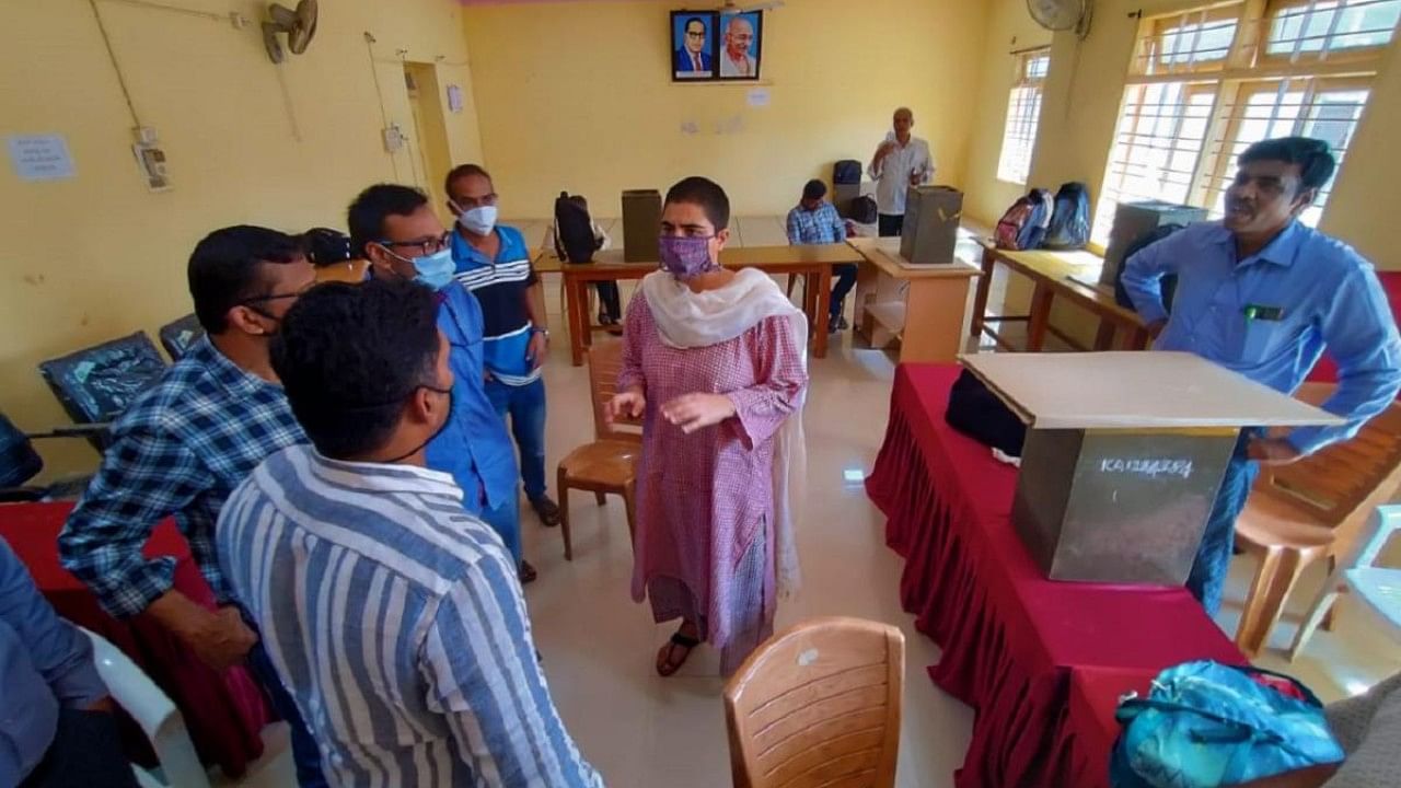 Chamarajanagar Deputy Commissioner Charulata Somal inspects a mustering centre in Chamarajanagar on Thursday. Credit: DH Photo