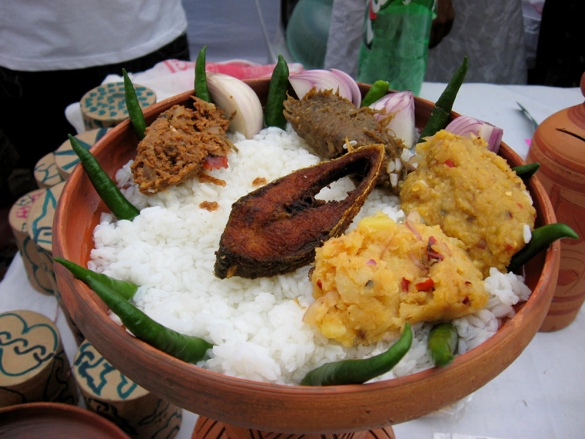 Panta Ilish is a traditional platter of Panta Bhat with fried Ilish slices, supplemented with dried fish (Shutki), pickles, dal, green chillies and onion. PHOTO COURTESY WIKIPEDIA