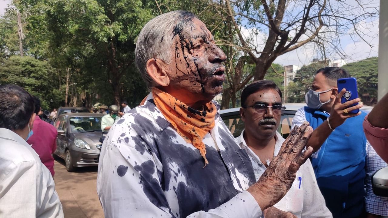 MES president Deepak Dalvi black facetted by Kannada activist in Belagavi. Credit: DH Photo