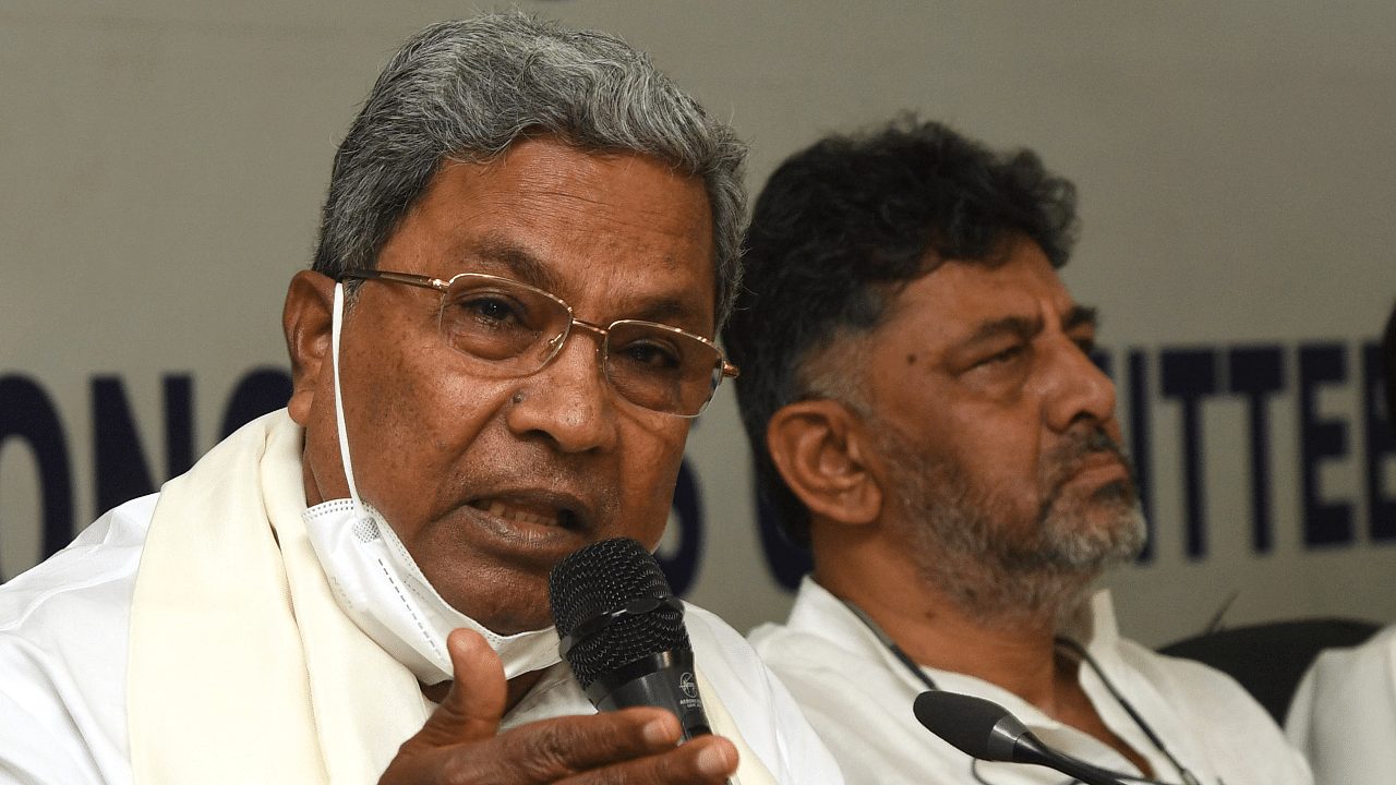 KPCC President D.K. Shivakumar and Opposition Leader Siddaramaiah. Credit: DH Photo