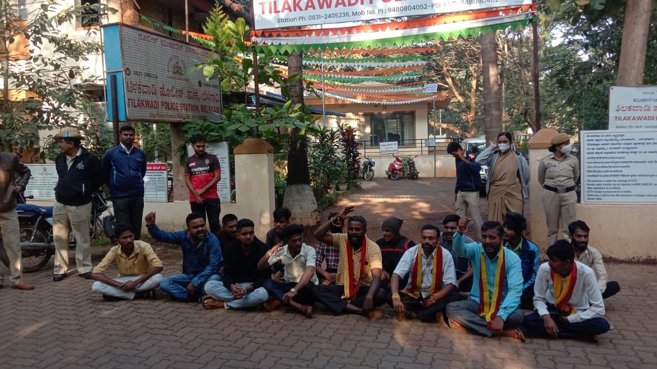 Residents from Angol suburb in Belagavi staging sit-in protest infront of Tilakwadi police station in Belagavi demanding action against miscreants who vandalized statue of Sangolli Rayanna. Credit: DH photo