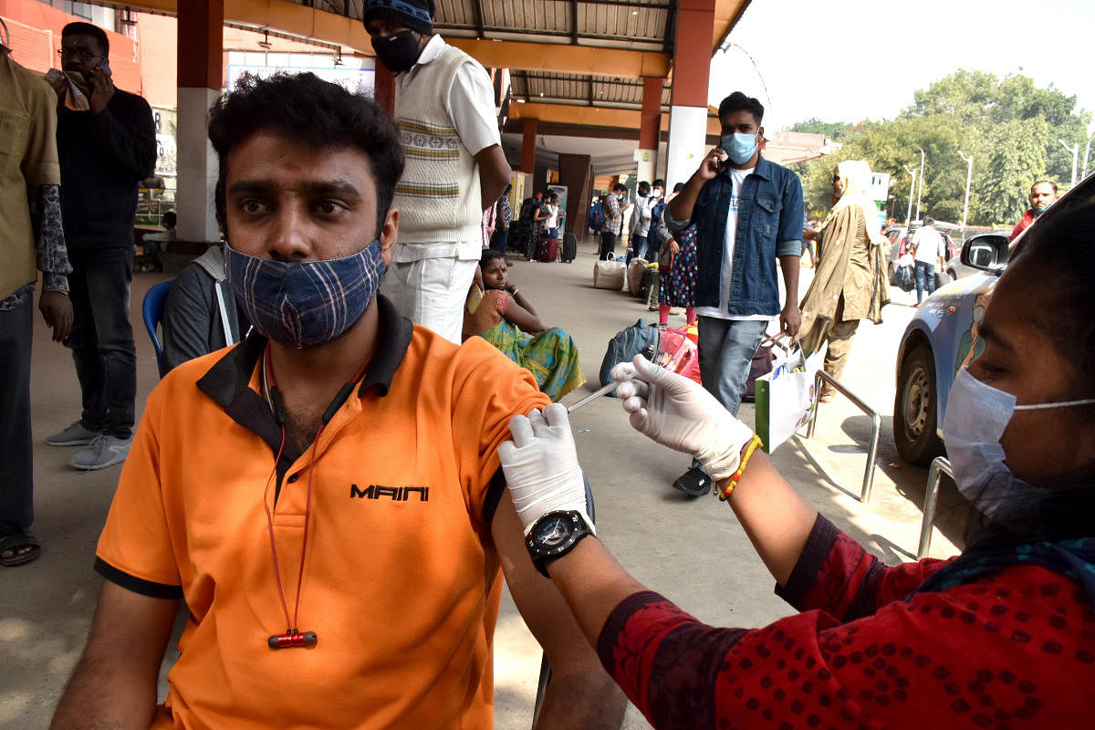 A beneficiary receives a dose of Covid vaccine in Bengaluru on Saturday. Credit: DH Photo/BK Janardhan