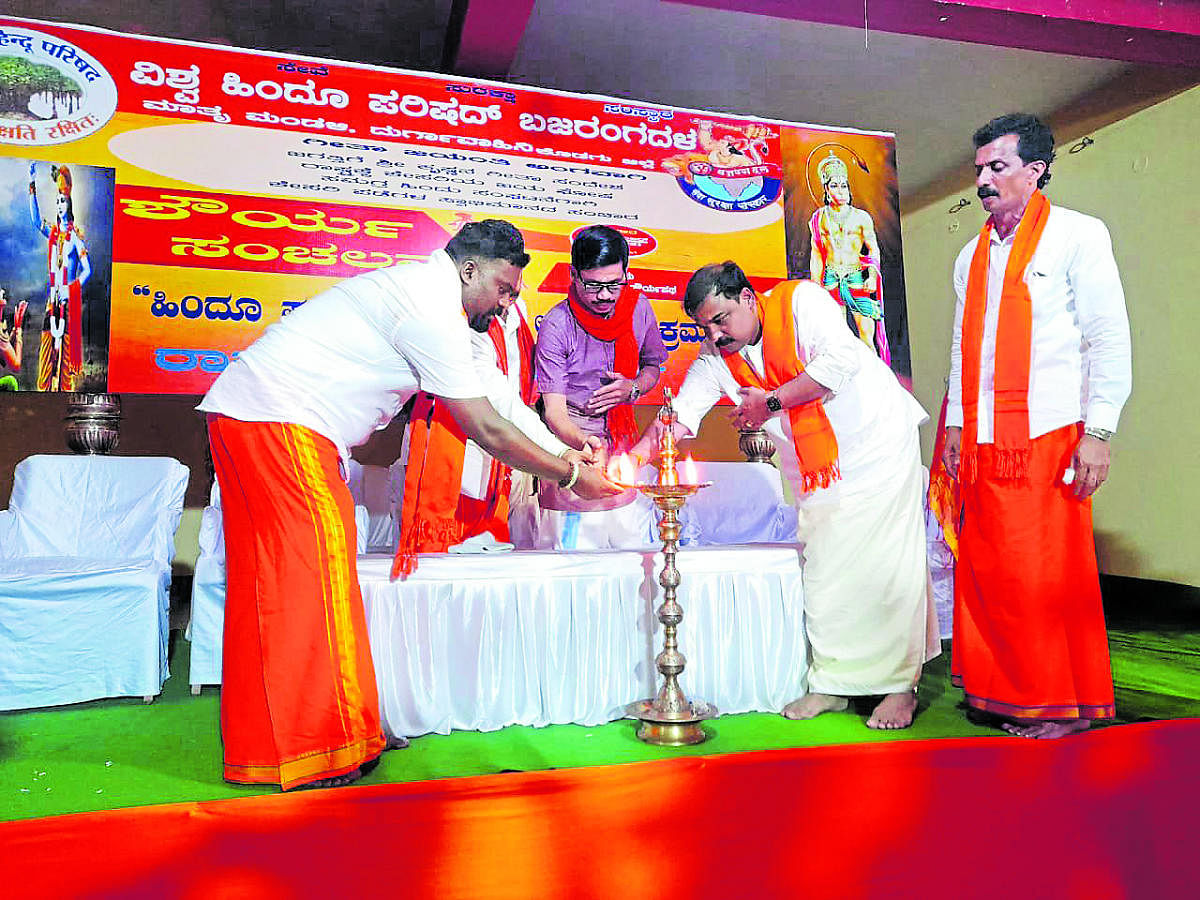 VHP Dharma Prasarana Pramukh Krishna Upadhyaya inaugurates Shaurya Sanchalana Yatre in Madikeri.