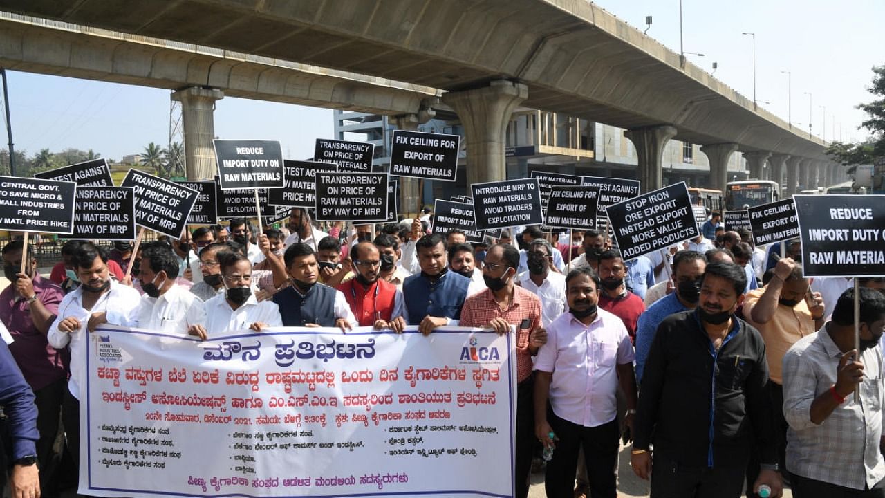 Protest rally organised by the Peenya Industrial Association in Bengaluru on Monday. Credit: DH Photo/ B H Shivakumar