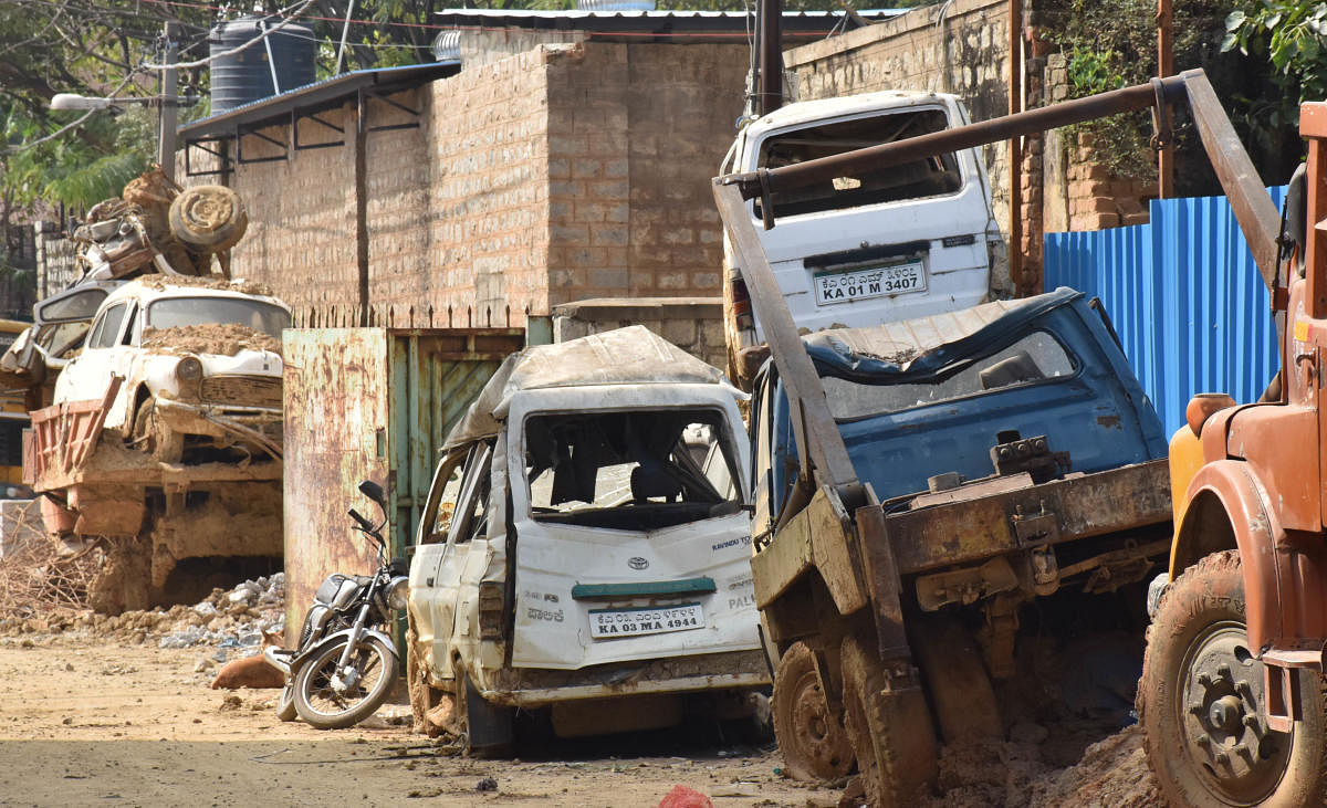 Abandoned vehicles piled up on Kumbaragundi Road in Kalasipalayam. DH photos by B K Janardhan