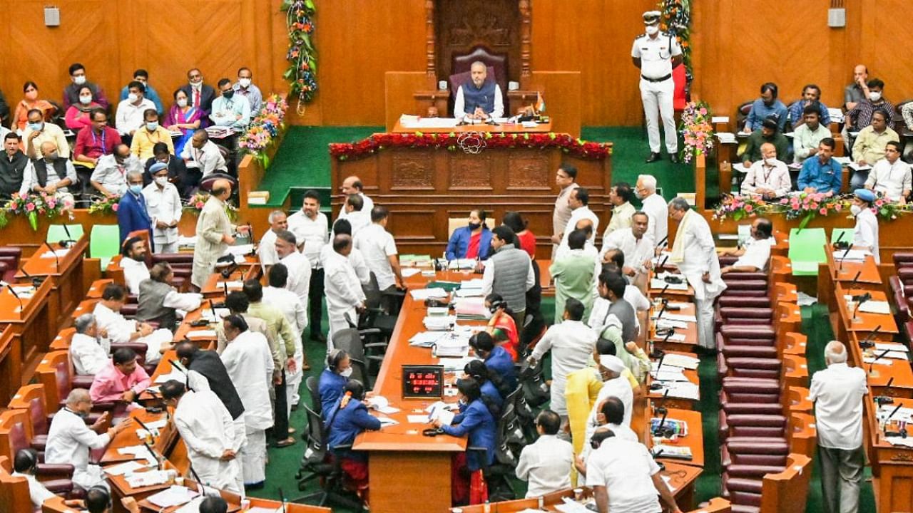Congress members, led by opposition leader Siddaramaiah, stage a protest against anti-conversion Bill in Legislative Assembly. Credit: Special arrangement