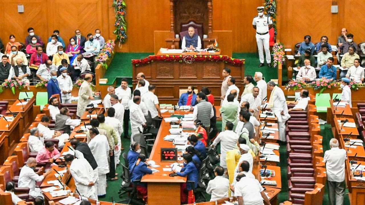 Congress members, led by opposition leader Siddaramaiah, stage a protest against anti-conversion Bill in Legislative Assembly on Thursday. Credit: Special arrangement