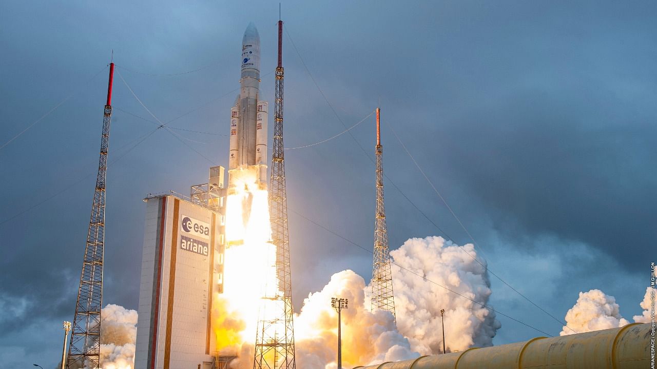 NASA's James Webb Space Telescope lifts off Saturday, from Kourou, French Guiana. Credit: AP Photo