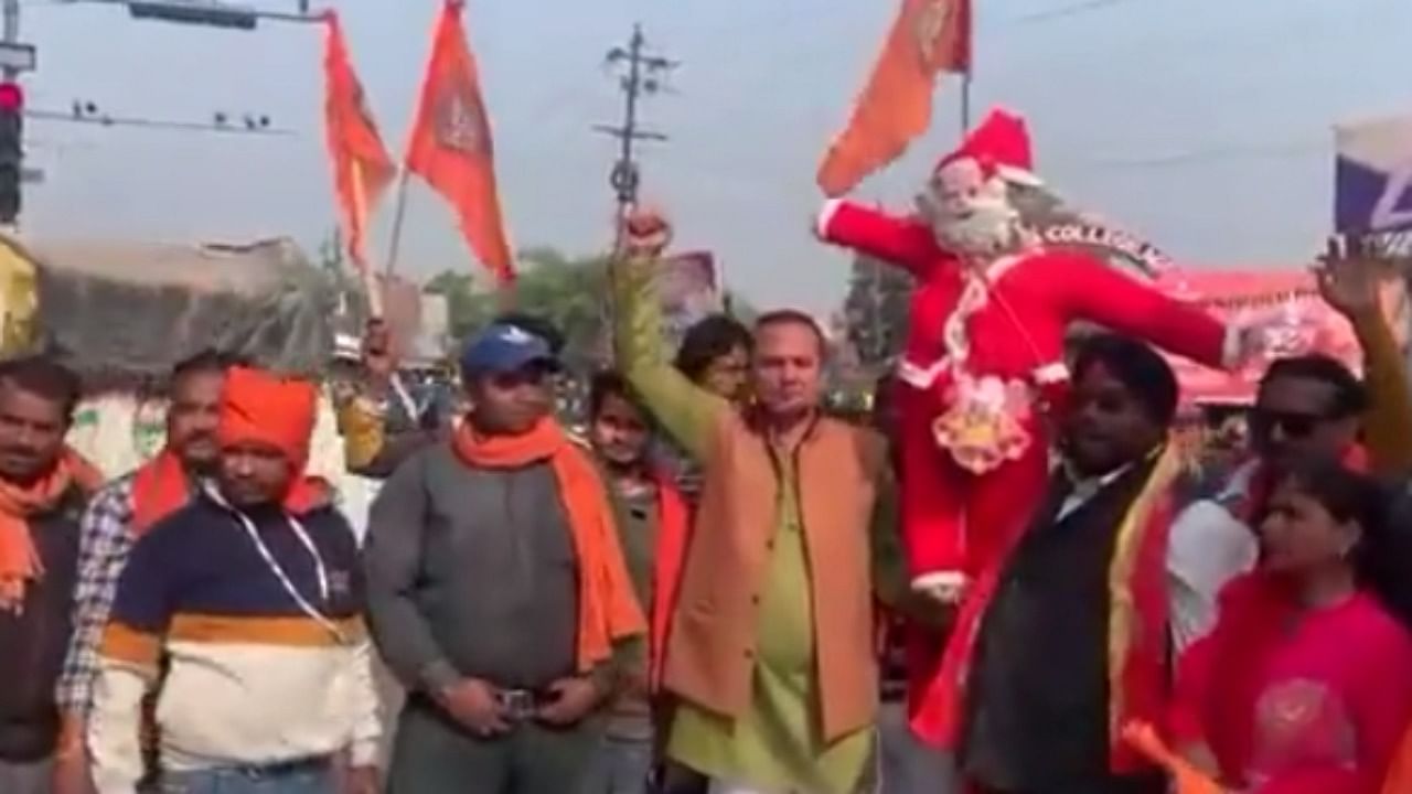 The activists of Hindu outfits Antarrashtriya Hindu Parishad and Rashtriya Bajrang Dal burnt effigies of Santa Claus. Credit: Twitter