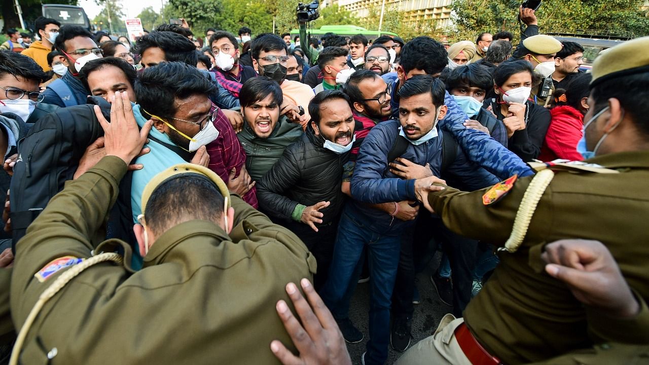 Police detain doctors protesting outside Maulana Azad Medical College over postponement of NEET PG counselling 2021, in New Delhi. Credit: PTI Photo