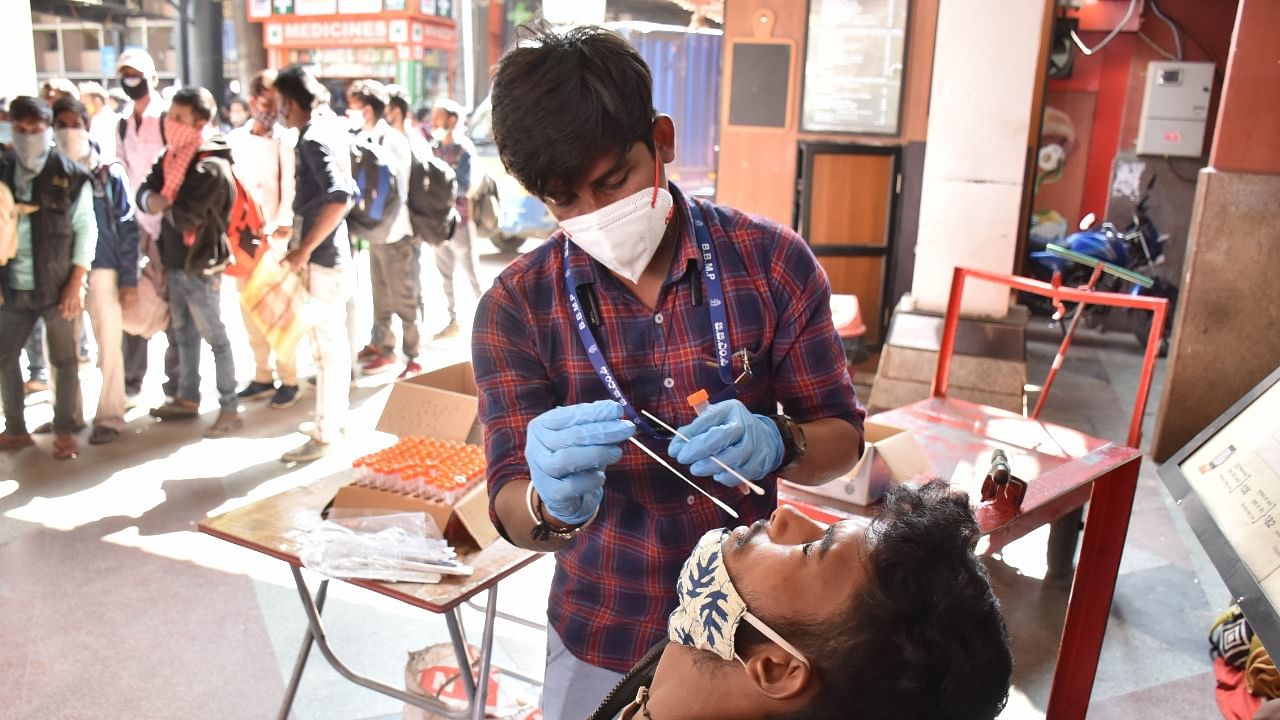 Inbound passengers being tested for Covid-19 at the KSR Bengaluru railway station on Tuesday. Credit: DH Photo/Janardhan B K