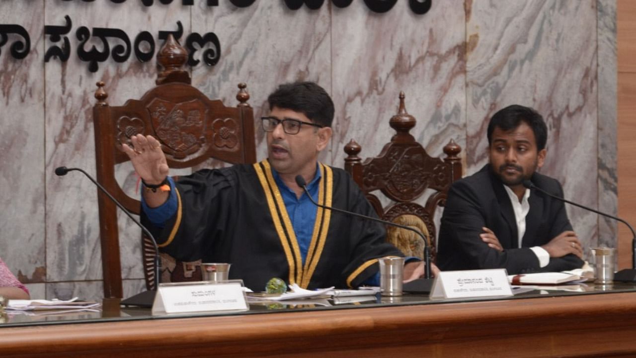 Mayor Premananda Shetty speaks during council meeting of Mangaluru City Corporation. Credit: DH Photo