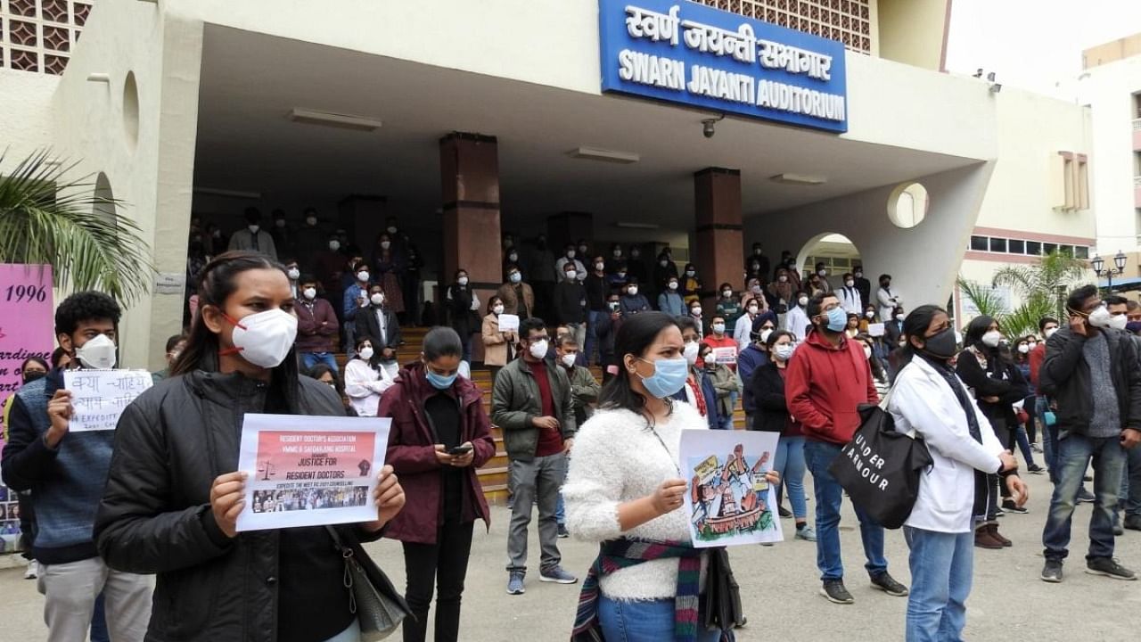 Doctors of Lady Hardinge Hospital stage a demonstration against the delay in the National Eligibility Entrance Test (NEET) Postgraduate Counselling 2021, at Lady Hardinge hospital, in New Delhi. Credit: IANS Photo