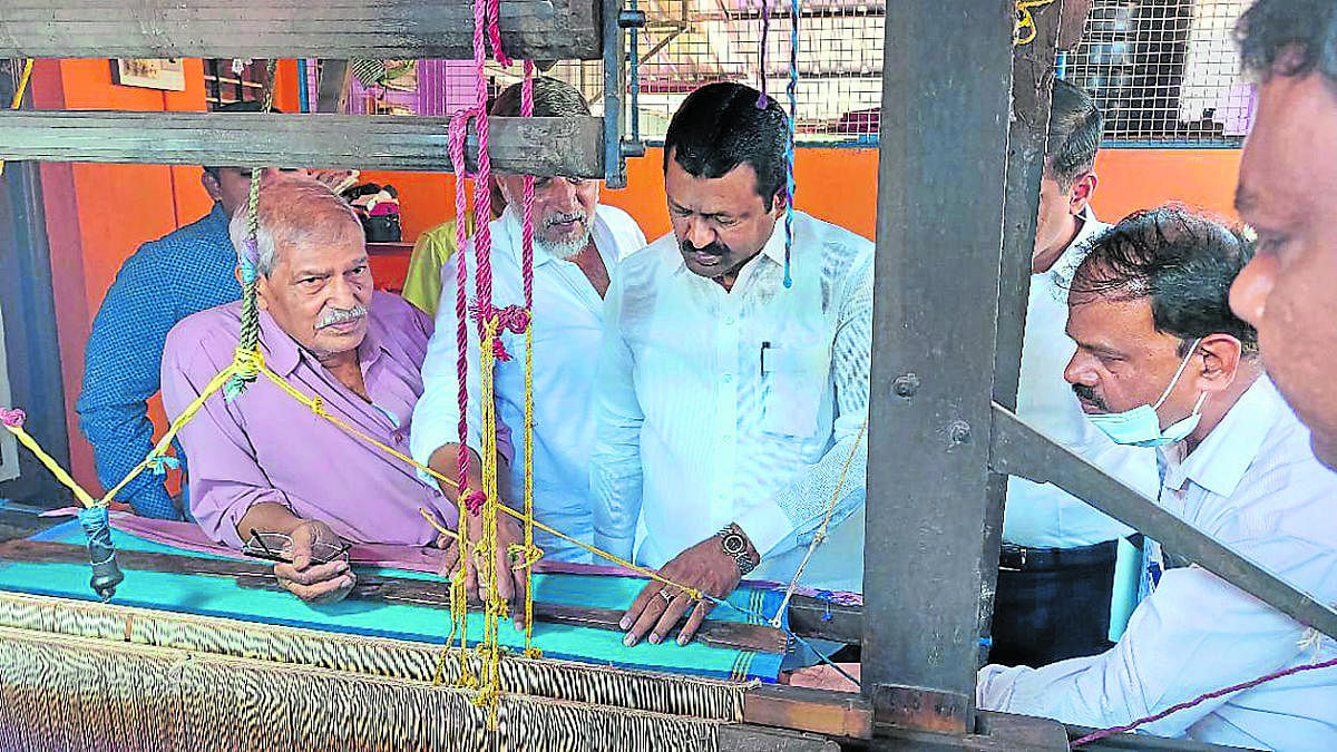 Minister for Handlooms, Textiles and Sugar Shankar Basanagouda Patil Munenakoppa inspects Seetharam Shettigar’s handloom unit at Doddanagudde Weavers Colony in Udupi on Friday.