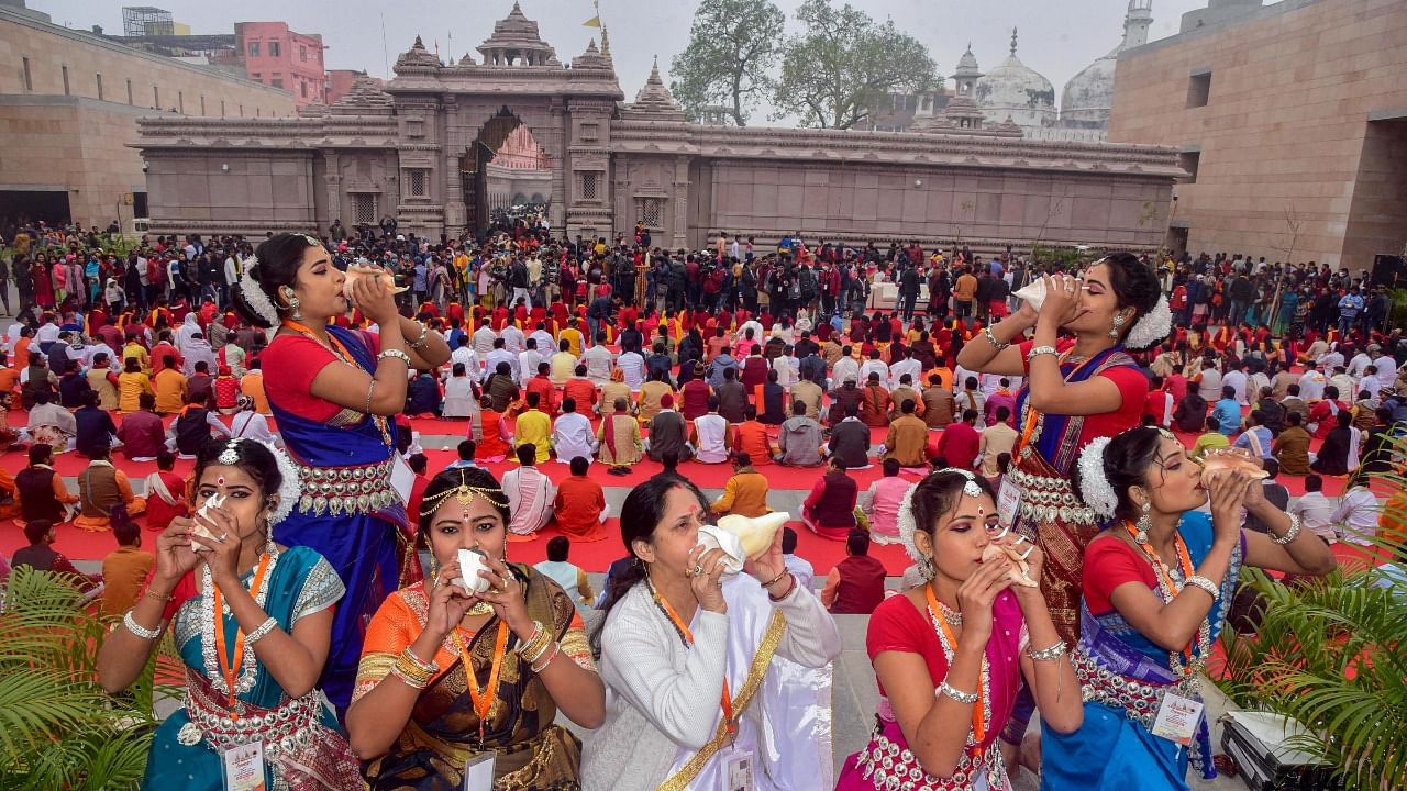 Such a huge number of people turning up on a non-festival day at the temple shows the immense enthusiasm among people across the country to visit the Kashi Vishwanath Dham after Modi inaugurated it. Credit: PTI Photo