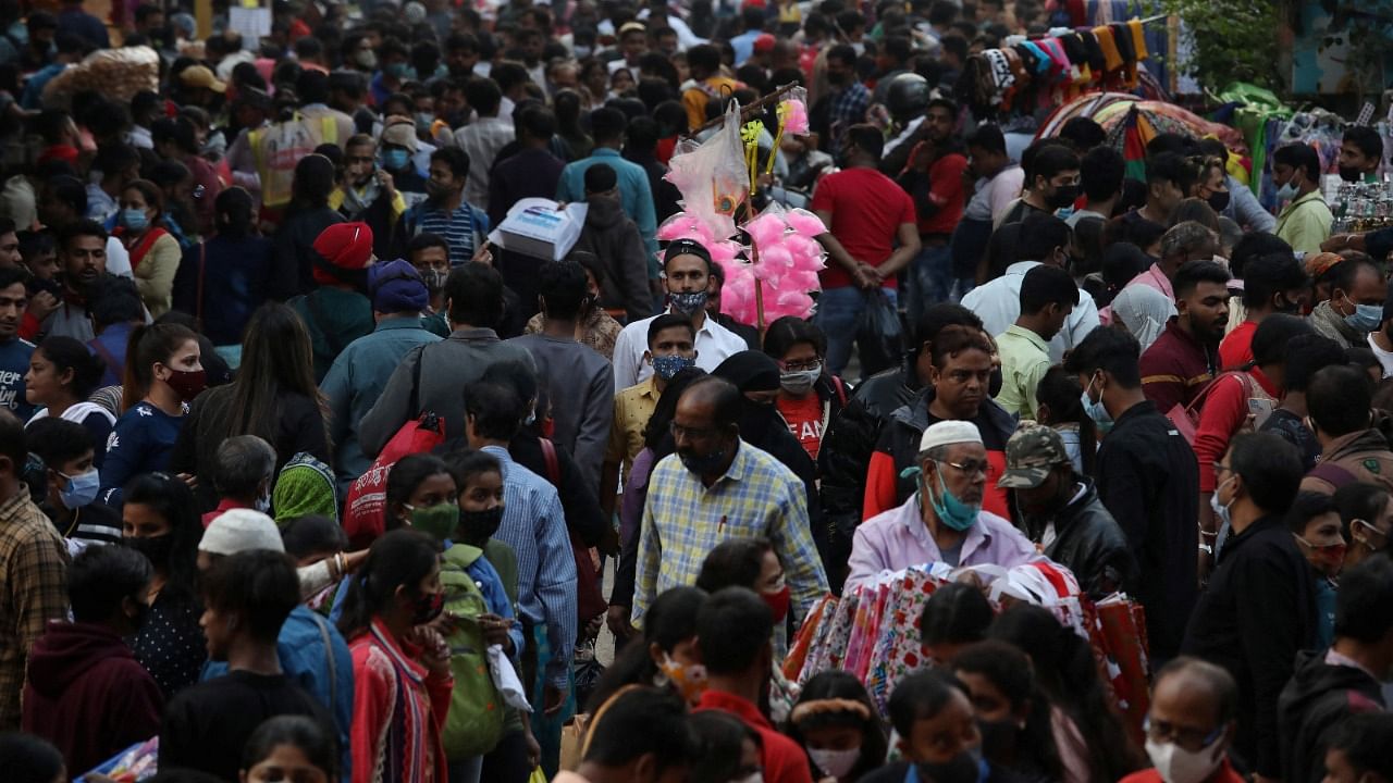 People shop at a crowded market on New Year's Eve, during the ongoing coronavirus disease (Covid-19) pandemic, in Kolkata. Credit: Reuters File Photo