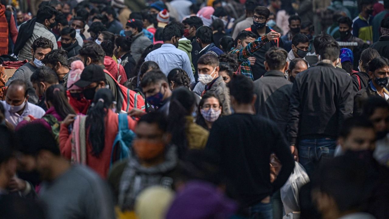 According to Professor Agarwal, who bases his predictions of the epidemic on the basis of his mathematical model, the third wave will come in India in January and in March, 1.8 lakh cases can come daily. Credit: AFP Photo