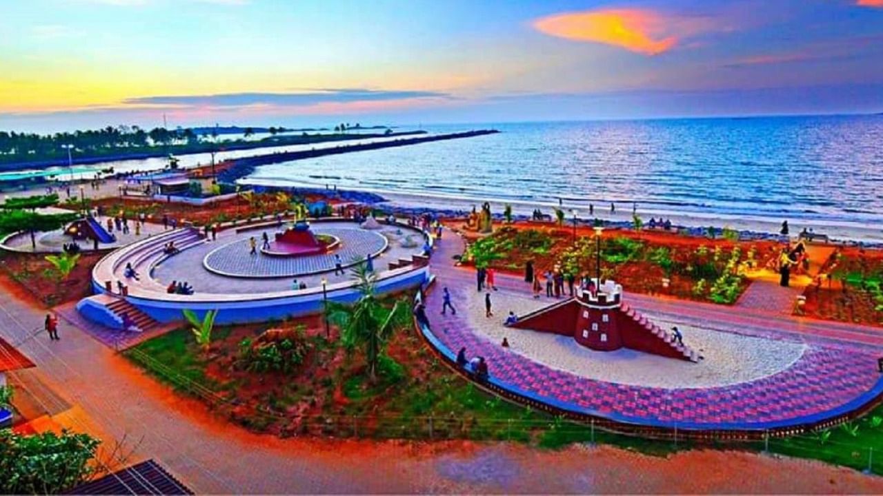 A garden laid at the sea walkway near the Malpe beach is fast becoming a tourist hotspot. Credit: Special Arrangement