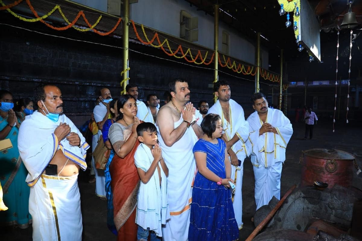 Energy Minister V Sunil Kumar offers prayers at Kukke Subrahmanya Temple.