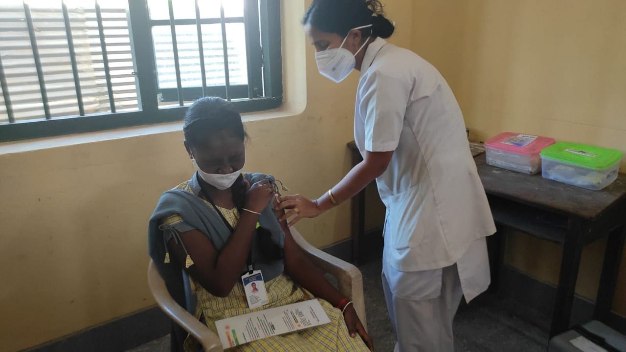A student is administered Covid-19 vaccine at Government PU College at Car Street in Mangaluru. Credit: DH Photo/Irshad Mahammad