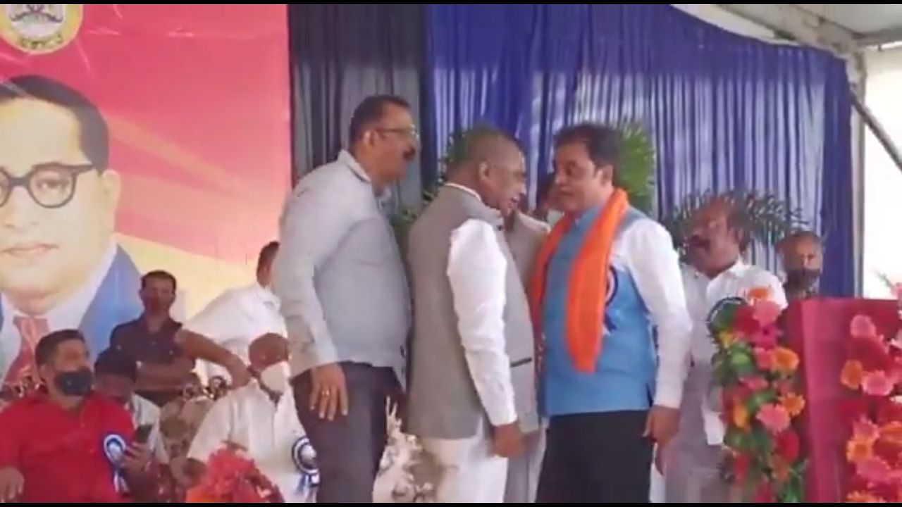 D K Suresh (centre) and C N Ashwath Narayan at the event in Ramanagara. Credit: Twitter/@BJP4Karnataka