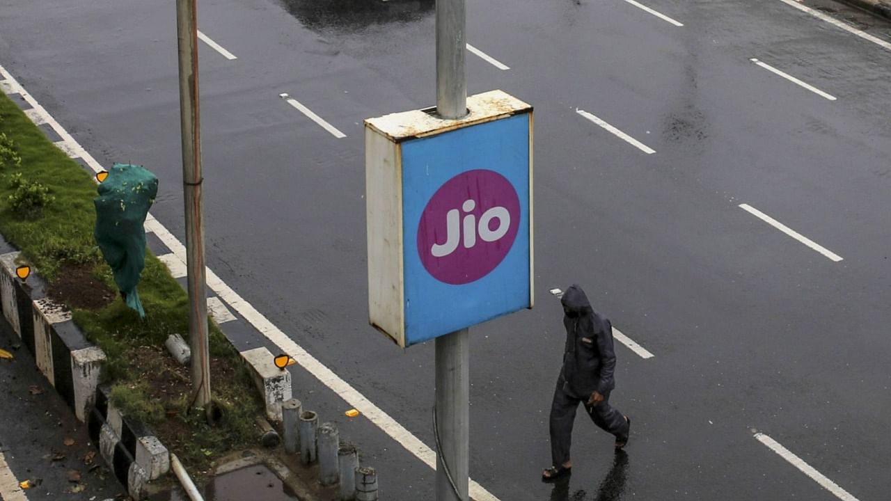 Jio is preparing to roll out 5G services in India this year after buying airwaves worth almost $8 billion in March. Credit: Bloomberg