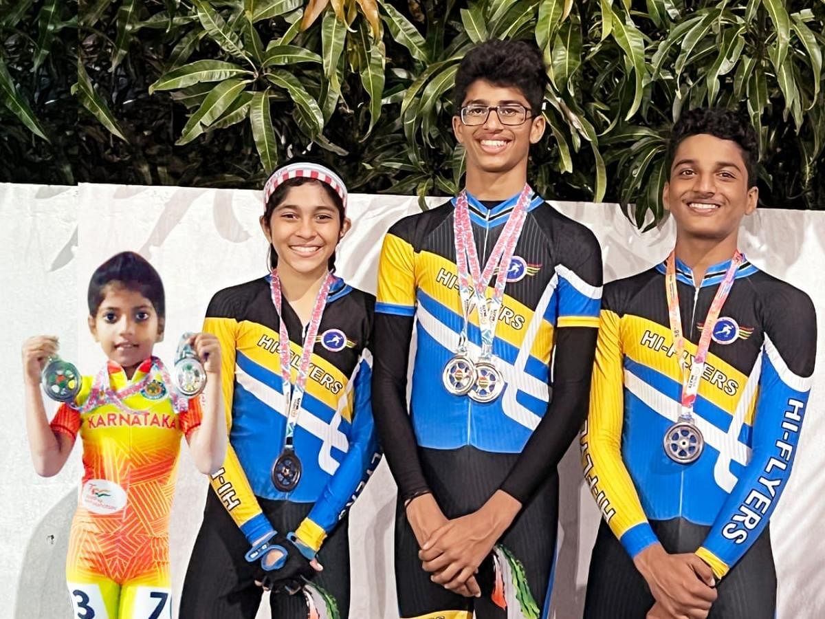 The skaters of Hi-flyers Skating Club who won medals.