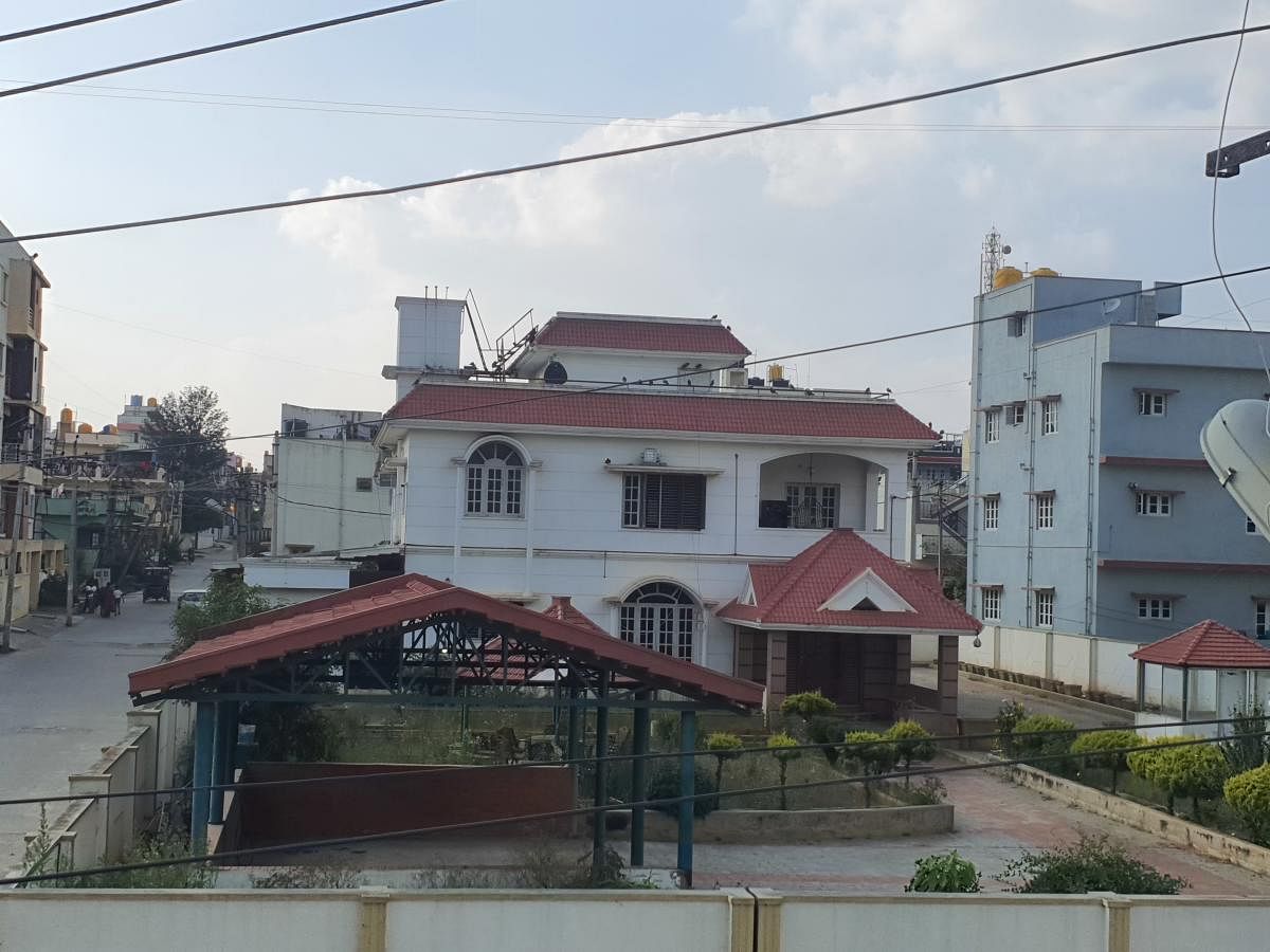 Archana’s house is referred to as ‘Dodda mane’ (big house) in and around Jigani. The bungalow, with a large portico and a sprawling lawn, looked deserted when Metrolife visited it on January 3. DH Photo By Nina C George