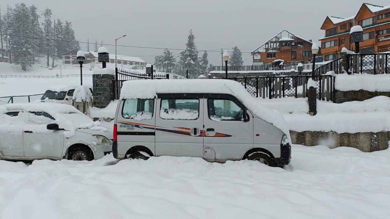 Vehicles covered with a thick layer of snow after fresh snowfall in Gulmarg on Tuesday, January 04, 2022. Credit: IANS Photo