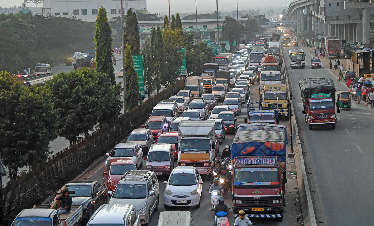 Bengaluru traffic. Credit: DH Photo