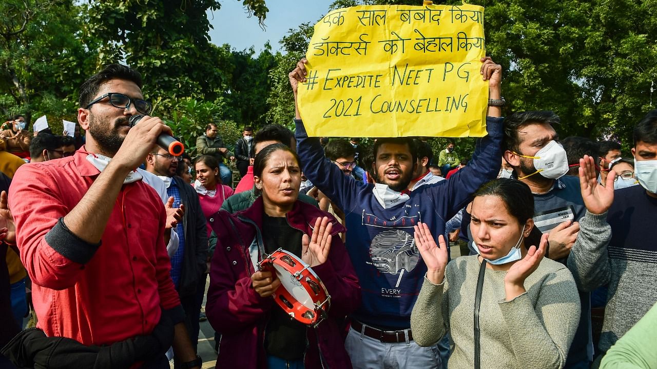 Doctors hold a protest in Delhi, seeking that the NEET-PG admissions be expedited. Credit: PTI File Photo