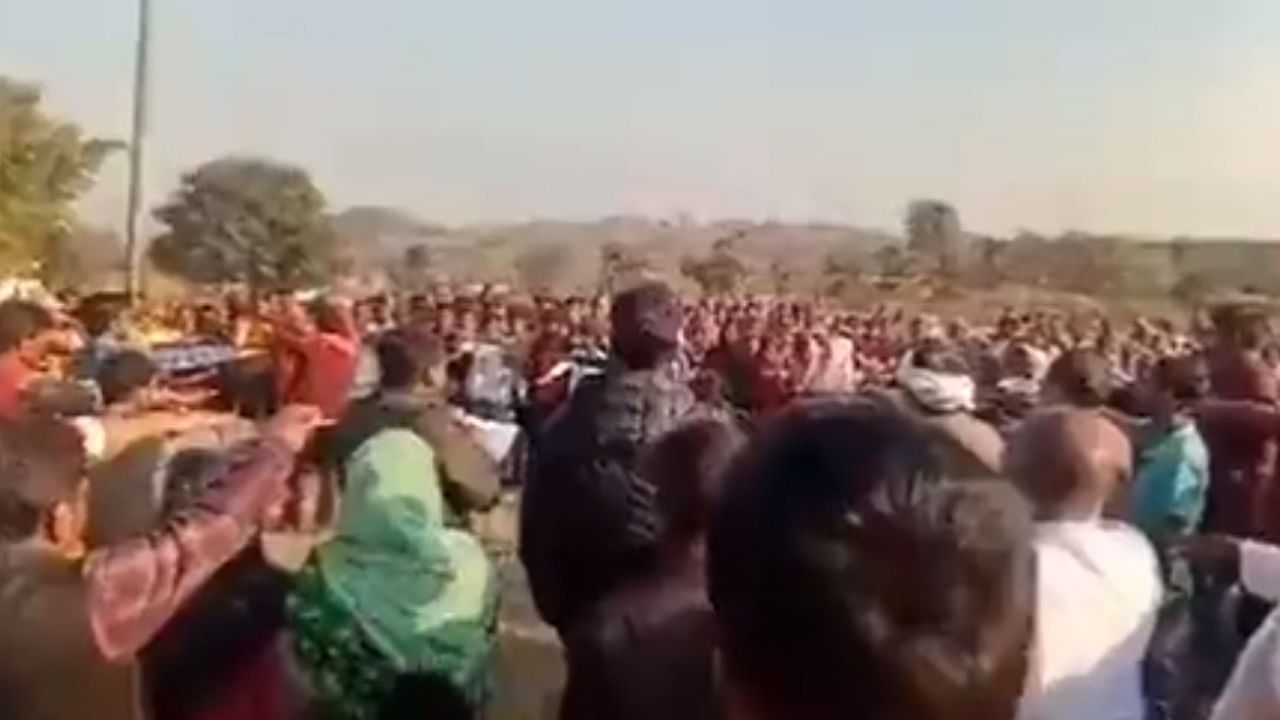 On January 1, residents from Aara village, which falls in neighbouring Balrampur district, visited Kundikala to celebrate the New Year during which they entered into a brawl with some locals. Credit: Twitter Screengrab/@QaziShibli