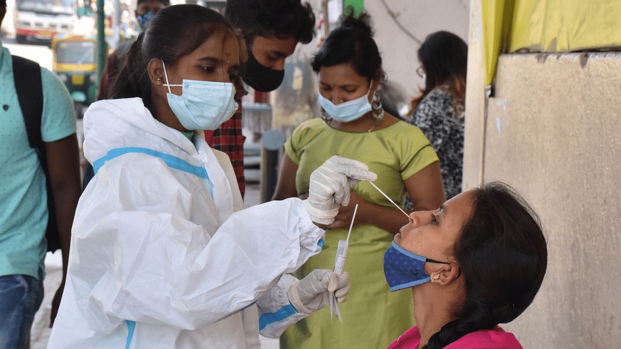 All measures and mechanisms to contain and curb the spread of the virus must be reinvigorated, Delhi government was told. Credit: DH Photo